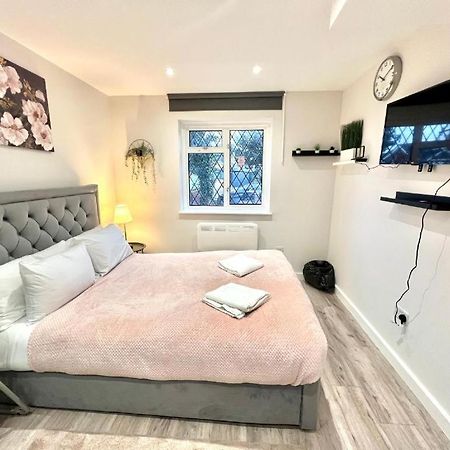 Heathrow Guest House - Oakway Feltham Экстерьер фото