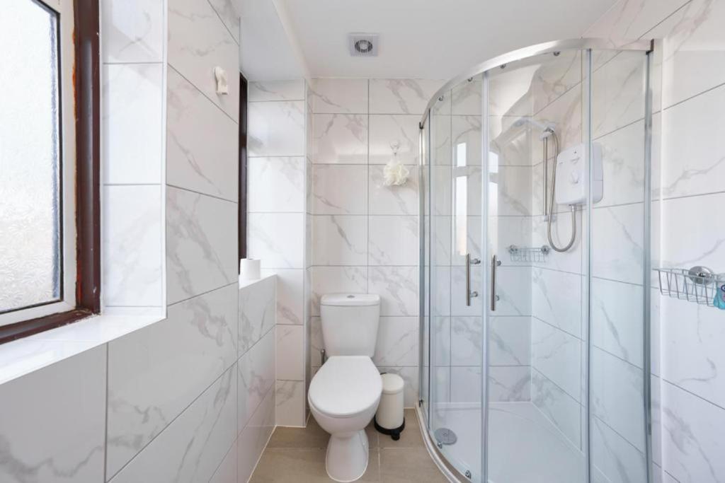 Heathrow Guest House - Oakway Feltham Экстерьер фото